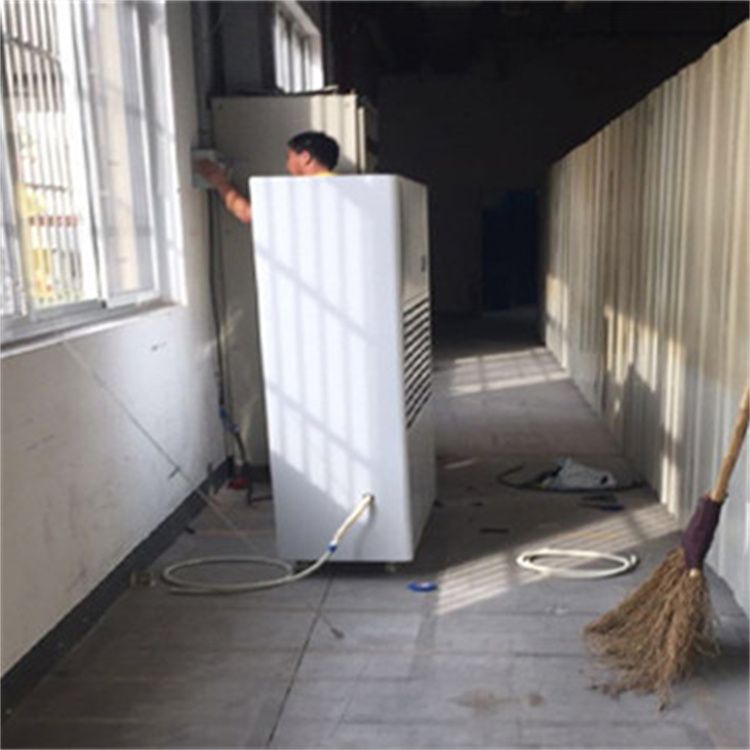 成都高温季节太潮湿如何解决？安排杭州井泉环保科技有限公司生产的杭井牌：HJ-8168H 220V／50Hz 除湿量168升／天抽湿器来干燥环境